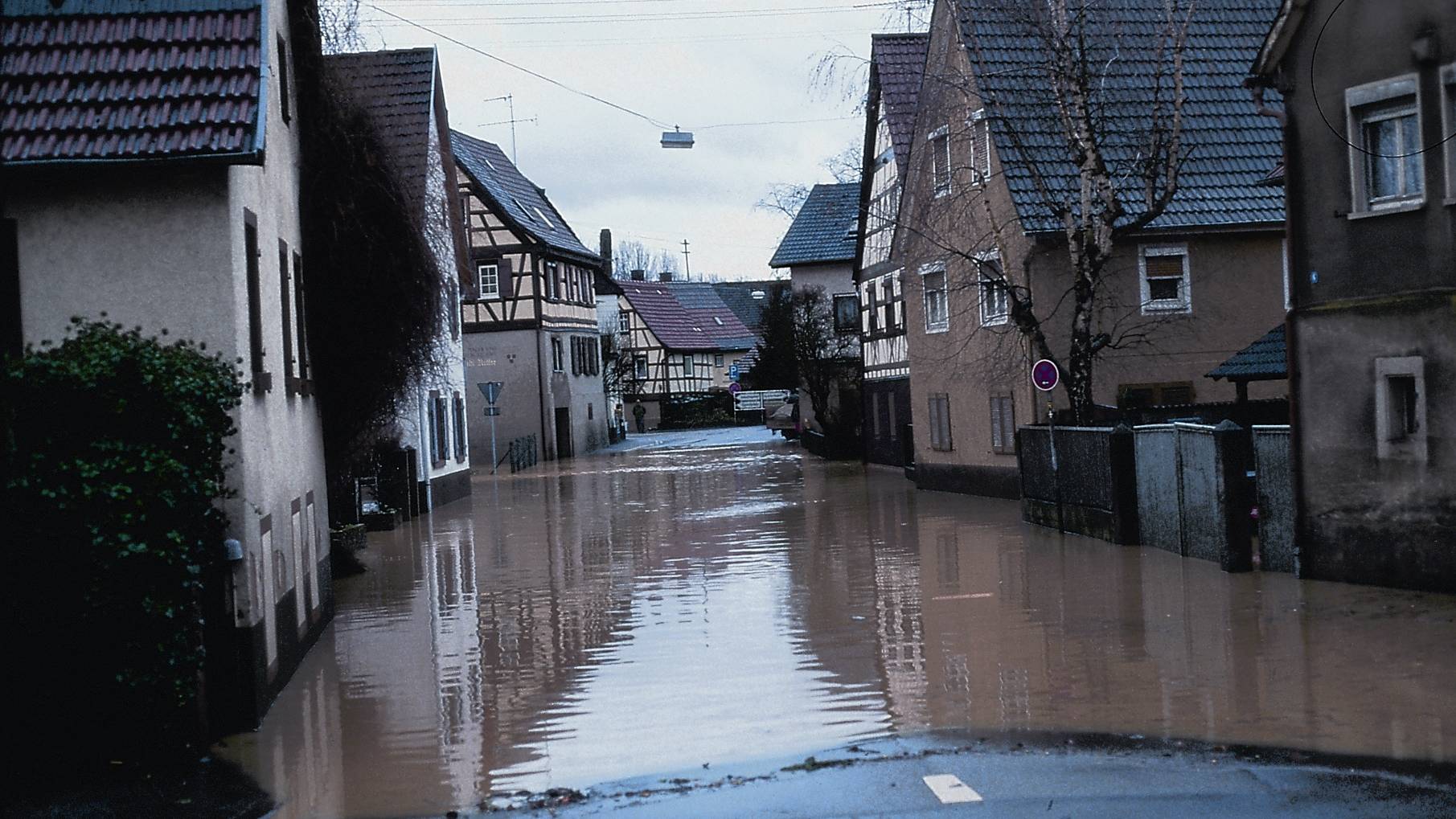  Hochhäuser Straße bei Überflutung 